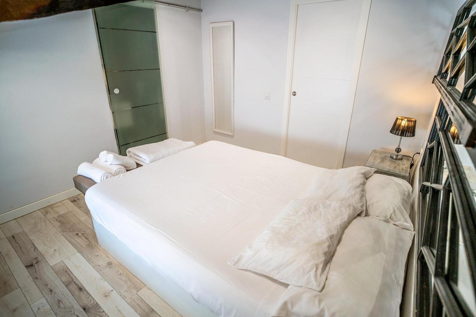 דירות ולנסיה Atico Con Terraza Y Jacuzzi En El Centro חדר תמונה